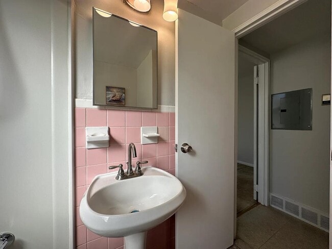 Building Photo - 4525 Lardner St