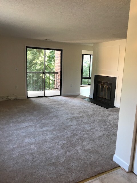Building Photo - 18001 Chalet Dr
