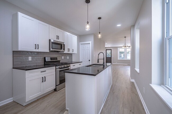 Building Photo - UPDATED FOUR BEDROOM/1.5 BATH TOWNHOME