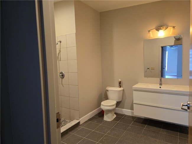 Building Photo - 320 East Ave