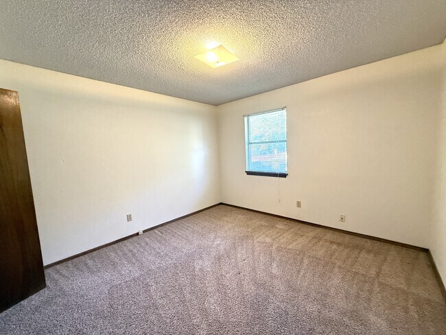 Building Photo - 2208 Shenandoah Dr