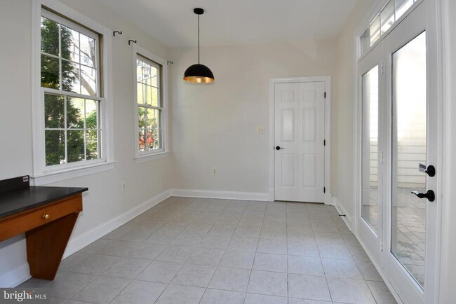 Building Photo - 301 Hillwood Ave