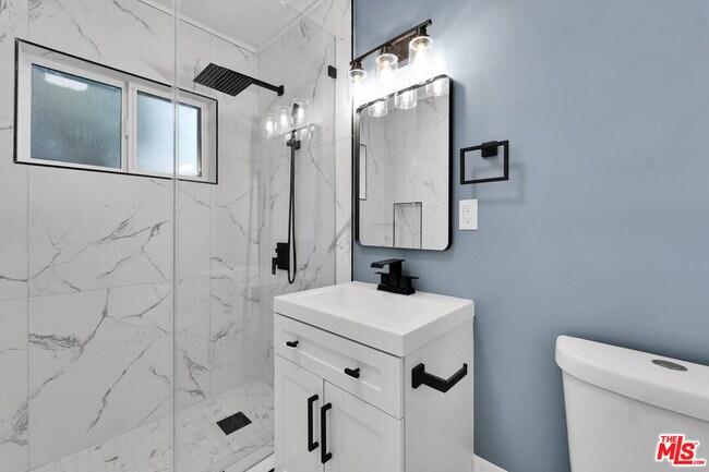 Building Photo - 926 N Spaulding Ave