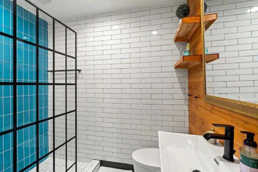 Building Photo - 2627 Douglas Ave