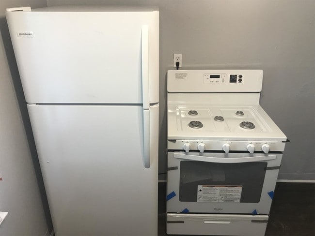 Building Photo - 1018 Lewis Ave