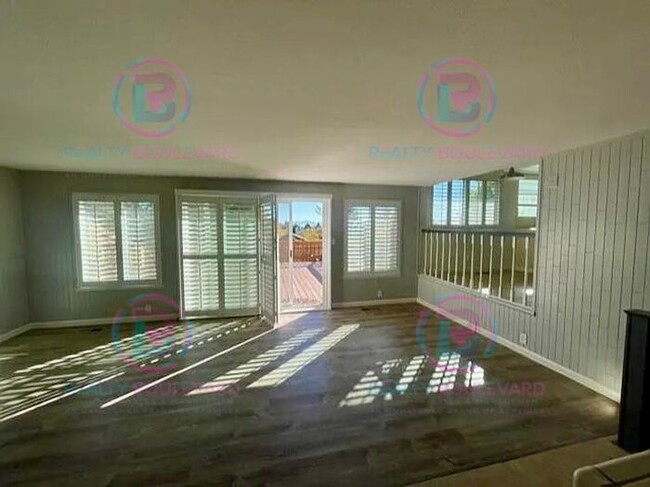 Building Photo - Spacious 4-bedroom, 3-bath home located in...
