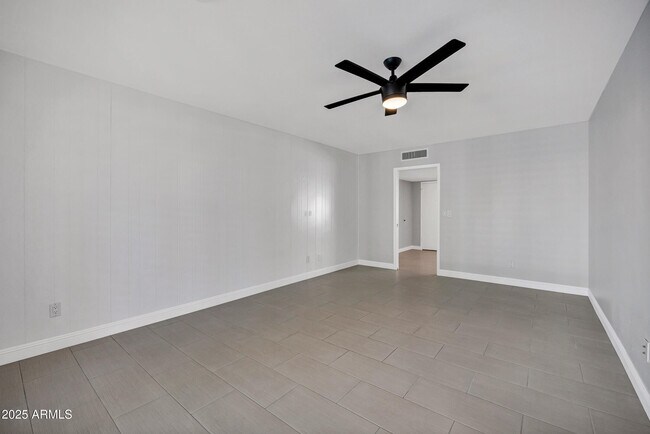 Building Photo - 8558 E Vía De Viva