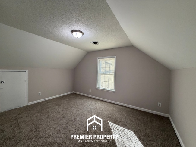 Building Photo - 3875 Earlynn Dr