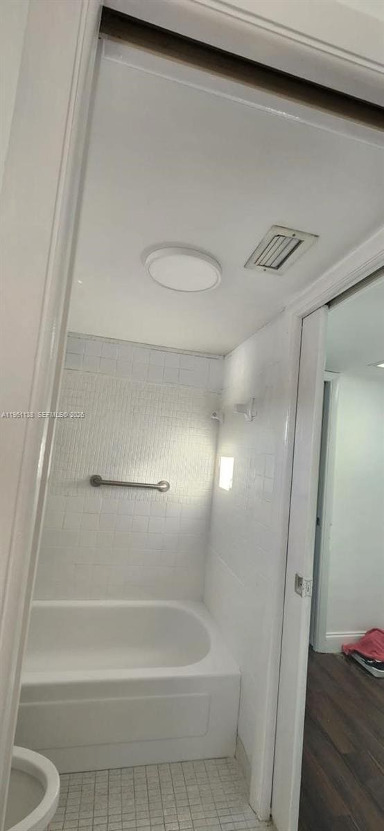 Building Photo - 2640 Garden Dr S