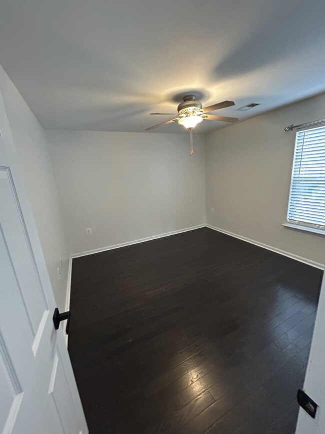 Building Photo - 73 Colonial Dr