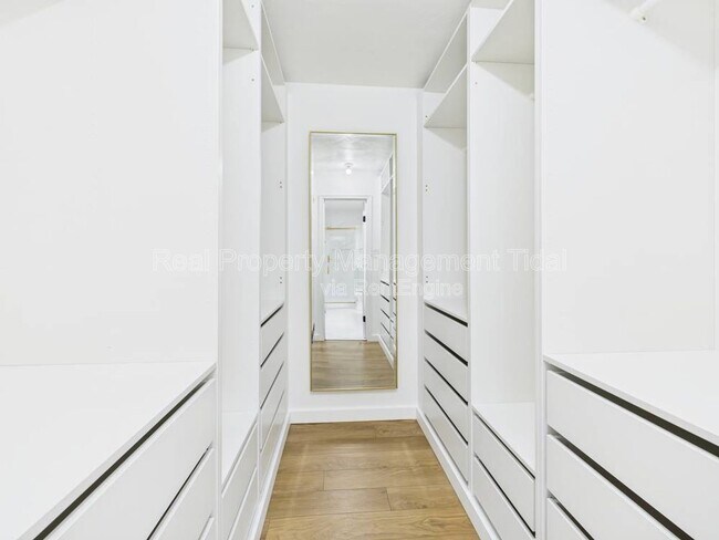 Building Photo - 236 Huntstree Pl