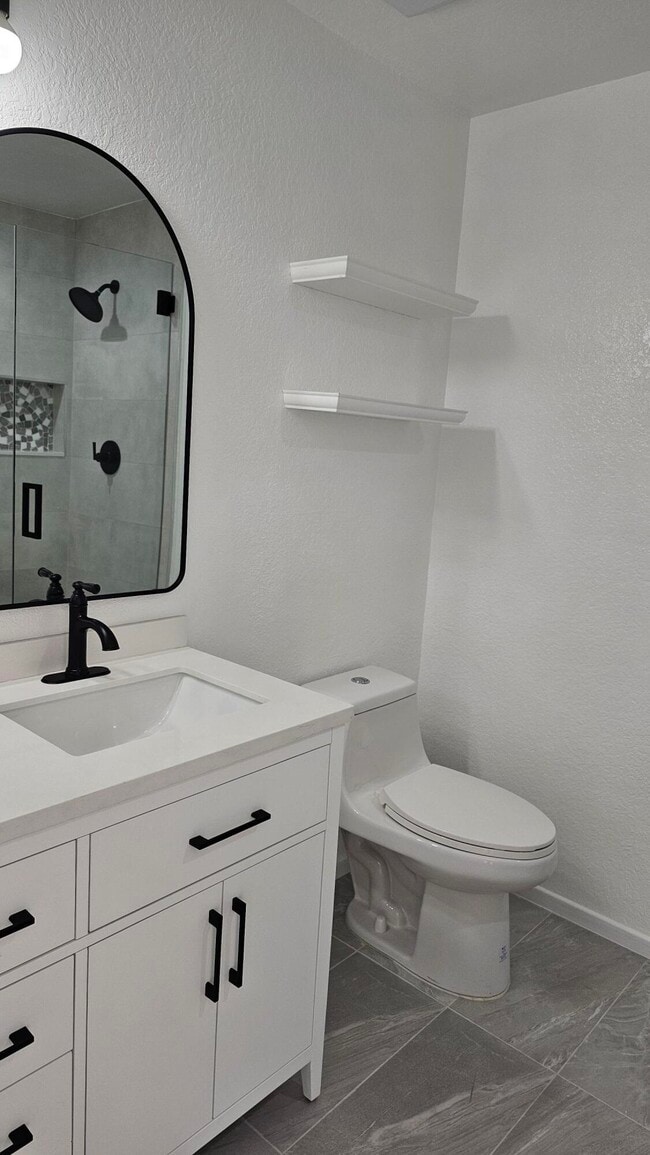 Building Photo - 2601 S Broadmoor Dr