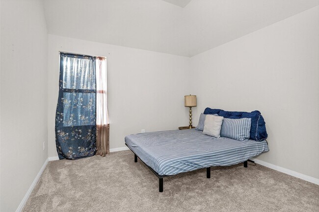 Building Photo - 17685 Martin Crk Ln