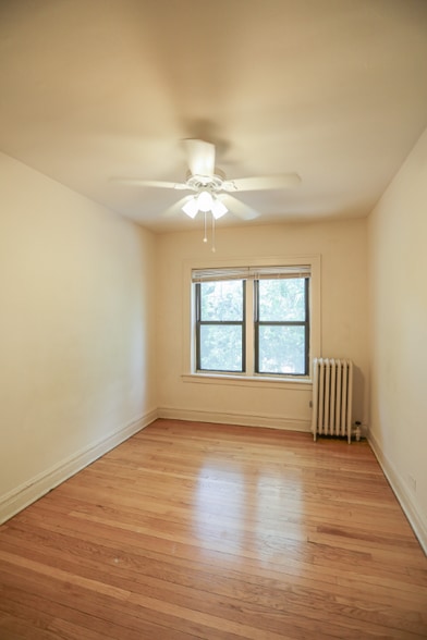 Building Photo - 2035 W Wellington Ave