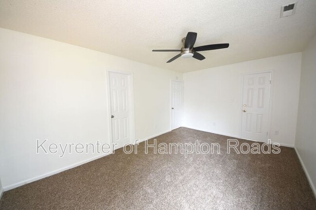 Building Photo - 192 S Hall Way