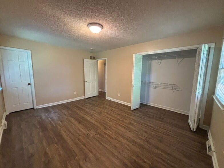 Building Photo - 6717 W Friendly Ave