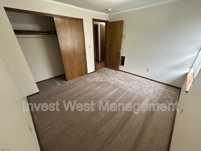 Building Photo - 14912 NE 47th St