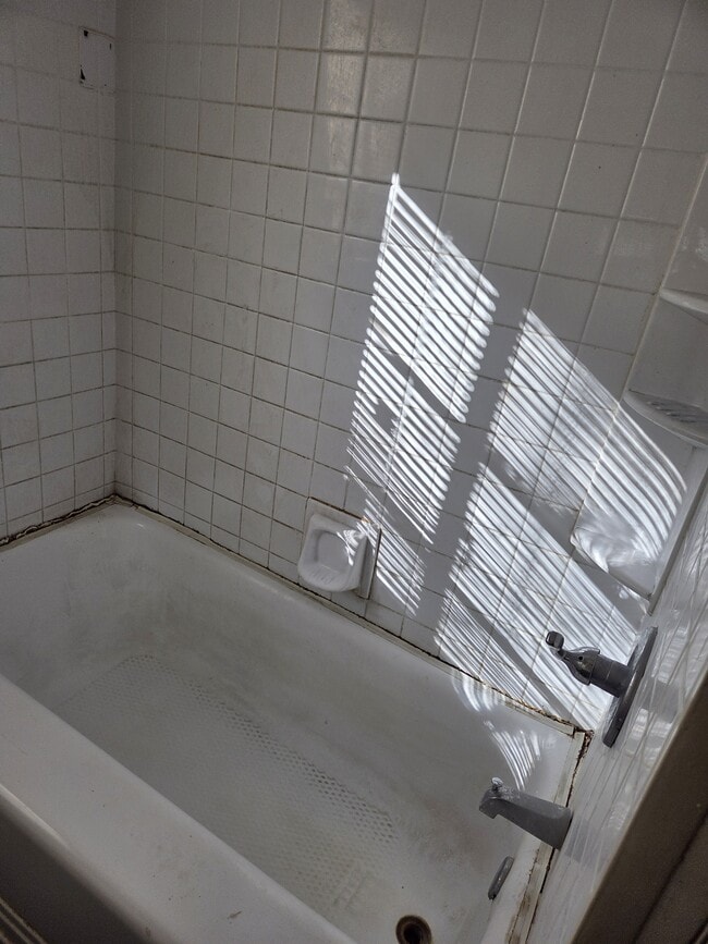 Building Photo - 304 Lawrence Rd