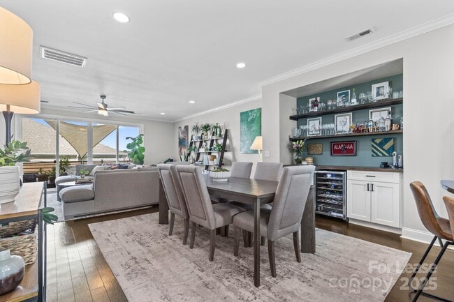 Building Photo - 2613 Statesville Ave