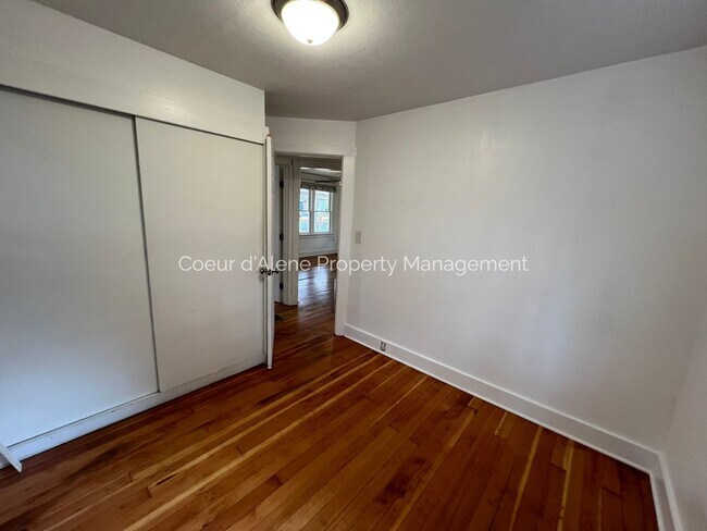 Building Photo - 2 bed house in incredible location!