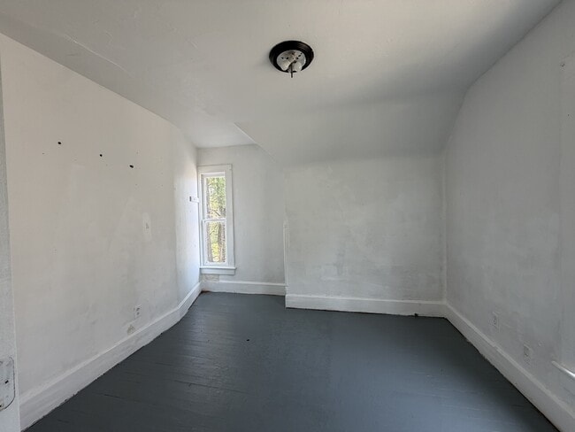 Building Photo - 748 Monroe St