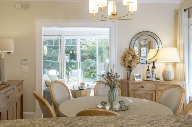 Building Photo - 801 Durant Pl NE