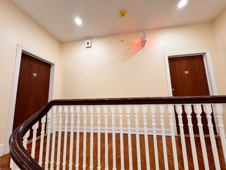 Building Photo - 630 Jefferson Ave