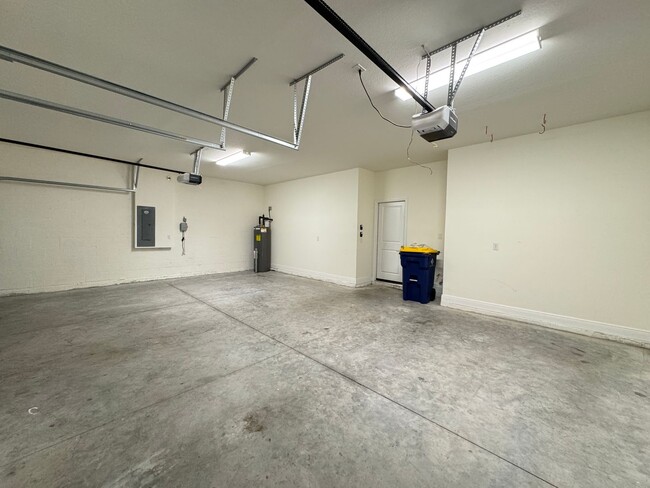 Building Photo - Available NOW!  Incredible, SPACIOUS 5 Bed...