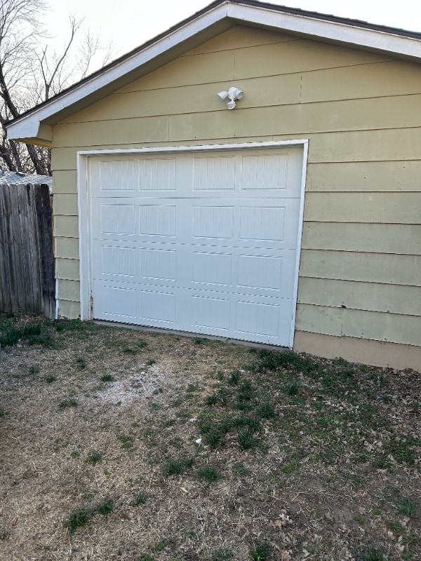 Building Photo - 1841 N Jeanette Ave