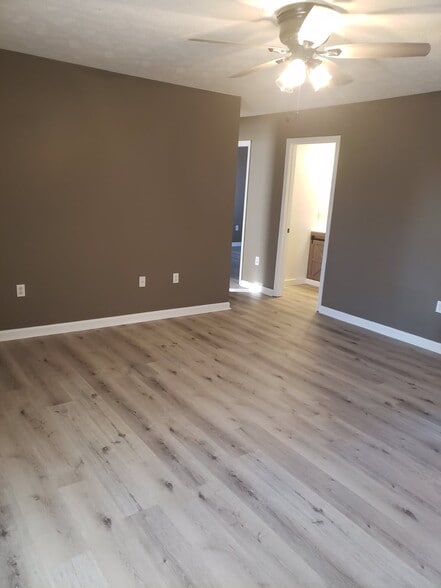 Building Photo - 240 Oakley Dr