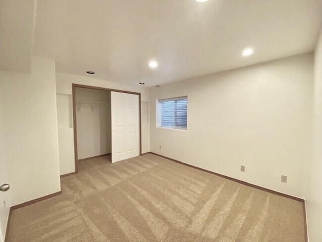 Building Photo - Spacious Briargate 4 Bedroom/3.5 Bathroom Home with huge Yard