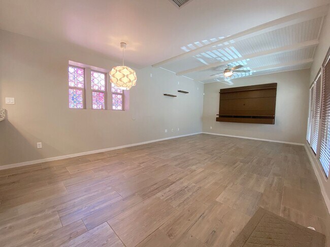 Building Photo - West El Paso 4bed/3.5bath Townhome