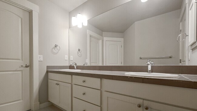 Building Photo - Stylish 4 Bedroom Layout with Office and Bonus Room