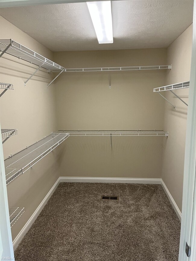 Building Photo - 3 br, 2 bath House - 2550 Louisville Boatd...