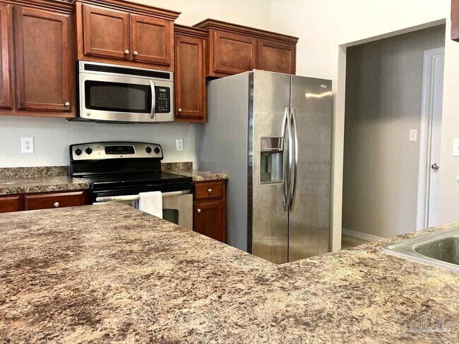 Building Photo - 8770 Kennedy Dr