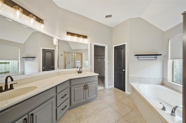 Building Photo - 2886 Woodland Glen Ln