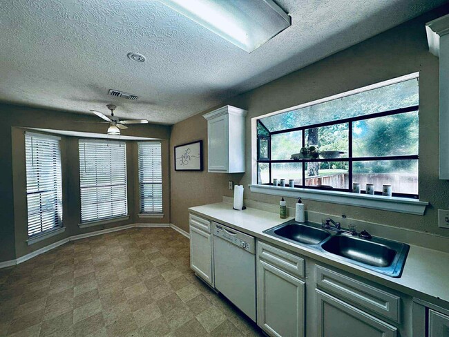 Building Photo - 78 W High Oaks Cir