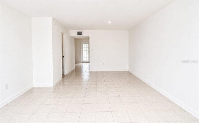 Building Photo - 5850 Cypress Gardens Blvd
