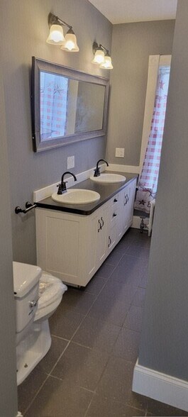 Building Photo - 80 Linden St