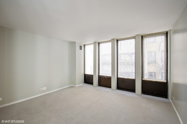 Building Photo - 100 E Walton Pl