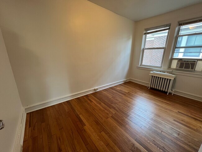 Building Photo - 2015 Wightman St