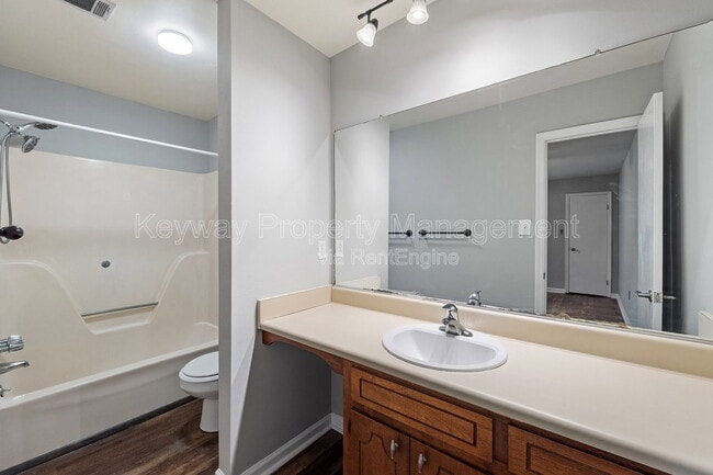 Building Photo - 3933 Miramar Dr Ext