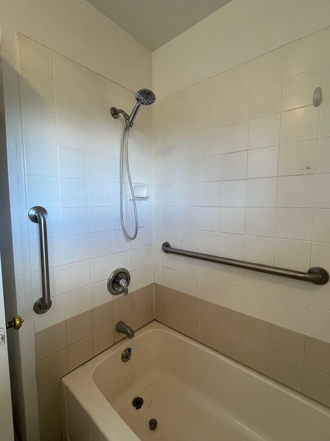 Building Photo - 4/2 SF Home in Royal Kunia!