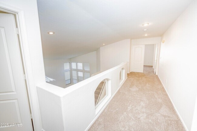 Building Photo - 3844 E Kings Ave