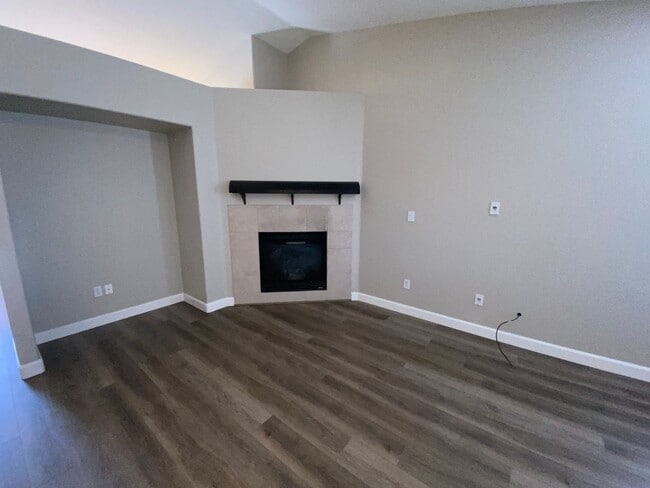 Building Photo - Sky Vista in Stead - Single Story Home with Fireplace and Mountain Views