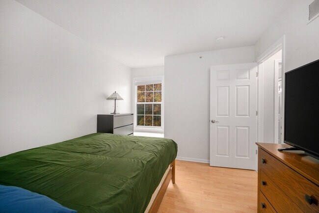 Building Photo - 2765 Barclay Way