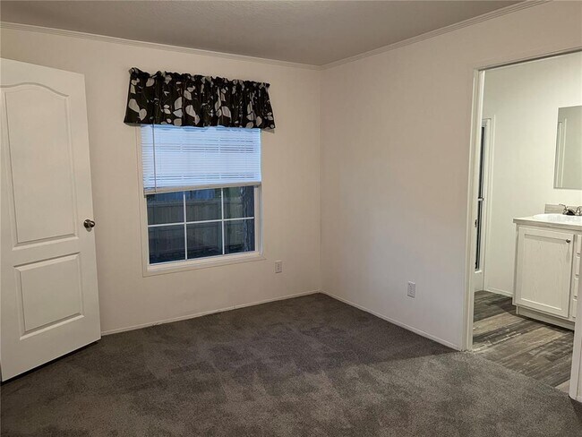 Building Photo - 39141 Bay Ave