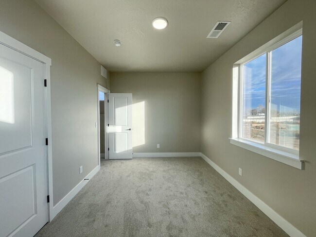 Building Photo - 6273 S Binky Ave