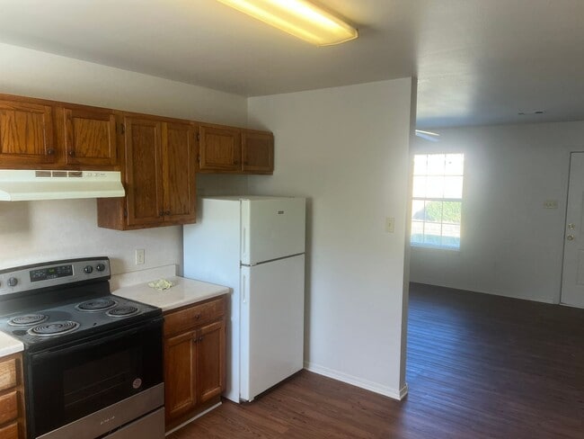 Building Photo - 350 S Davis St