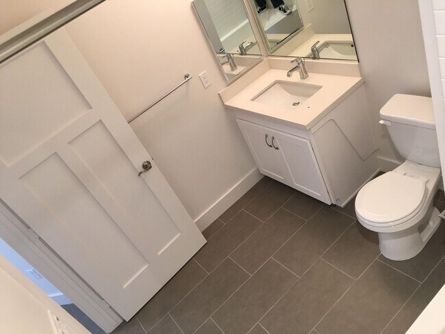 Building Photo - Beautiful 4 bedroom, 3.5 bathroom home in San Luis Obispo!